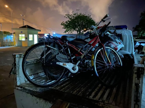 Một người Trung Quốc say xỉn đi xe đạp bị phạt 500.000 đồng - Ảnh 2. Một người Trung Quốc say xỉn đi xe đạp bị phạt 500.000 đồng - Ảnh 2.