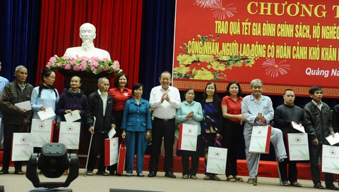 Phó thủ tướng Trương Hòa Bình trao quà tết cho công nhân Quảng Nam - Ảnh 6. Phó thủ tướng Trương Hòa Bình trao quà tết cho công nhân Quảng Nam - Ảnh 6.