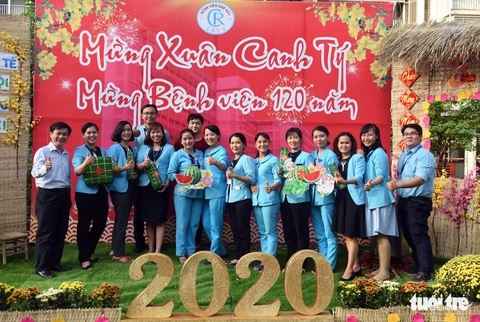 Đường hoa xuân cho bệnh nhân ở Bệnh viện Chợ Rẫy - Ảnh 4. Đường hoa xuân cho bệnh nhân ở Bệnh viện Chợ Rẫy - Ảnh 4.