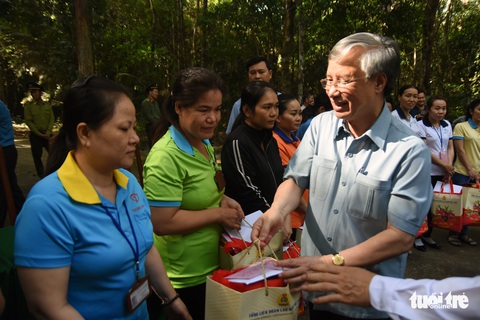 Thường trực Ban Bí thư thăm, dâng hương tại di tích Trung ương Cục miền Nam - Ảnh 6. Thường trực Ban Bí thư thăm, dâng hương tại di tích Trung ương Cục miền Nam - Ảnh 6.