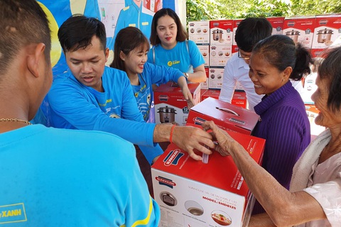 Điện Máy Xanh miệt mài hành trình trao 10.000 nồi Cơm dẻo - Bếp ấm - Ảnh 3. Điện Máy Xanh miệt mài hành trình trao 10.000 nồi Cơm dẻo - Bếp ấm - Ảnh 3.