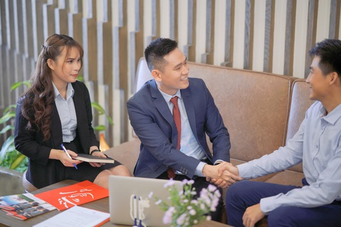 Ngân hàng liên tục bắt tay với công ty bảo hiểm - Ảnh 1. Ngân hàng liên tục bắt tay với công ty bảo hiểm - Ảnh 1.