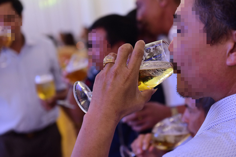 Dân nhậu đã biết... sợ, quán sẵn sàng đưa về tận nhà - Ảnh 4. Dân nhậu đã biết... sợ, quán sẵn sàng đưa về tận nhà - Ảnh 4.
