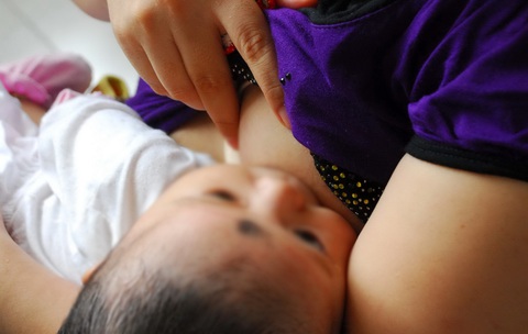 Cho con bú có thể giúp ngăn bệnh sốt rét ở trẻ sơ sinh - Ảnh 1. Cho con bú có thể giúp ngăn bệnh sốt rét ở trẻ sơ sinh - Ảnh 1.