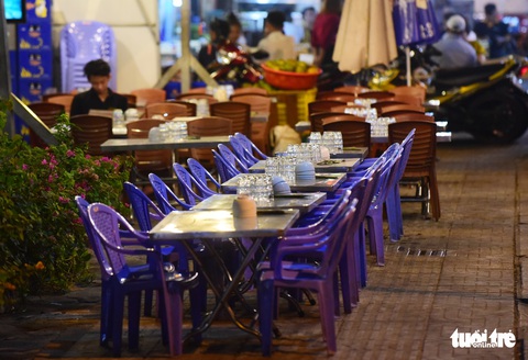 Quán nhậu đìu hiu khách, nhân viên đốt phong long xả xui - Ảnh 11. Quán nhậu đìu hiu khách, nhân viên đốt phong long xả xui - Ảnh 11.