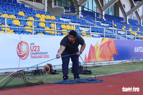 Chùm ảnh: lắp đặt hệ thống VAR để phục vụ cho VCK U23 châu Á 2020 - Ảnh 2. Chùm ảnh: lắp đặt hệ thống VAR để phục vụ cho VCK U23 châu Á 2020 - Ảnh 2.