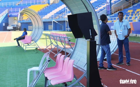 Chùm ảnh: lắp đặt hệ thống VAR để phục vụ cho VCK U23 châu Á 2020 - Ảnh 6. Chùm ảnh: lắp đặt hệ thống VAR để phục vụ cho VCK U23 châu Á 2020 - Ảnh 6.