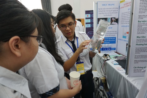 Học sinh lớp 11 làm máy giúp ngủ ngon - Ảnh 1. Học sinh lớp 11 làm máy giúp ngủ ngon - Ảnh 1.