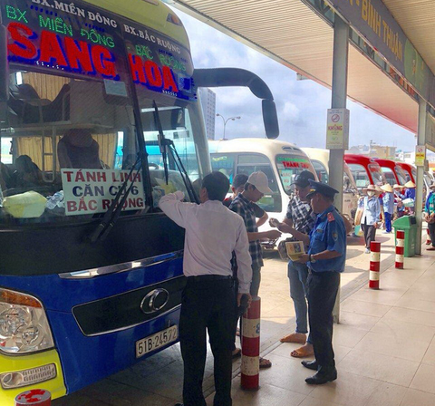 Nghị định 100 tăng gấp đôi, gấp ba lần mức xử phạt vi phạm giao thông - Ảnh 1. Nghị định 100 tăng gấp đôi, gấp ba lần mức xử phạt vi phạm giao thông - Ảnh 1.