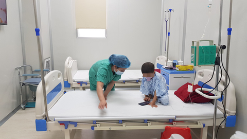 Lần đầu tiên ở miền Trung thực hiện ghép tế bào gốc cho bệnh nhi ung thư - Ảnh 1. Lần đầu tiên ở miền Trung thực hiện ghép tế bào gốc cho bệnh nhi ung thư - Ảnh 1.