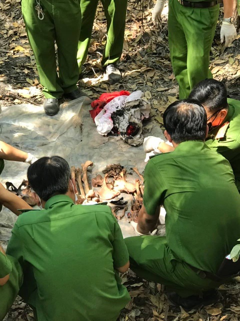 Vụ phát hiện 9 bộ xương người: Chủ nhà khai chồng mua để bán - Ảnh 1. Vụ phát hiện 9 bộ xương người: Chủ nhà khai chồng mua để bán - Ảnh 1.