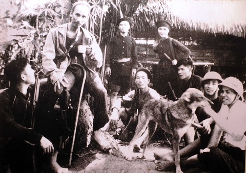 bac nghi chan tren duong di chien dich bien gioi- anh vu nang an ok