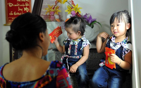 Gần tết, cha mẹ lo lấy tiền lì xì của con bị phạt 1 triệu - Ảnh 1. Gần tết, cha mẹ lo lấy tiền lì xì của con bị phạt 1 triệu - Ảnh 1.