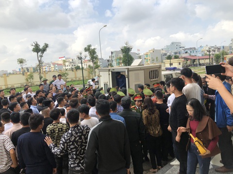 Gây rối trật tự ở biển Hải Tiến: Nhiều bị can nói mình tự vệ chính đáng - Ảnh 2. Gây rối trật tự ở biển Hải Tiến: Nhiều bị can nói mình tự vệ chính đáng - Ảnh 2.