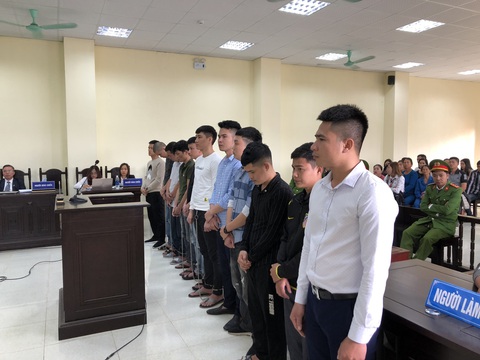 Gây rối trật tự ở biển Hải Tiến: Nhiều bị can nói mình tự vệ chính đáng - Ảnh 1. Gây rối trật tự ở biển Hải Tiến: Nhiều bị can nói mình tự vệ chính đáng - Ảnh 1.