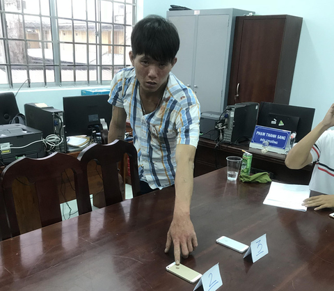 Bắt tên cướp bị HIV, 5 chiến sĩ công an phải uống thuốc phơi nhiễm - Ảnh 1. Bắt tên cướp bị HIV, 5 chiến sĩ công an phải uống thuốc phơi nhiễm - Ảnh 1.