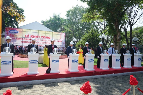 Lễ đón nhận GMP EU và xây dựng Trung tâm NCPT Công nghệ cao SAVIPHARM - Ảnh 2. Lễ đón nhận GMP EU và xây dựng Trung tâm NCPT Công nghệ cao SAVIPHARM - Ảnh 2.