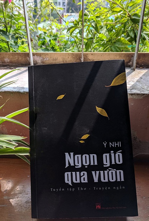 Nhà thơ Ý Nhi: Làm nghệ thuật, không nên xu thời - Ảnh 2. Nhà thơ Ý Nhi: Làm nghệ thuật, không nên xu thời - Ảnh 2.