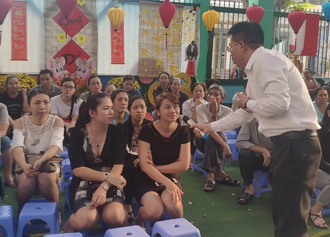 Phụ huynh vô trường học... sơ cứu - Ảnh 2. Phụ huynh vô trường học... sơ cứu - Ảnh 2.