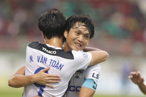 Thắng CLB TP.HCM 5-2, HAGL vào nhóm 8 đội tranh chức vô địch - Ảnh 1. Thắng CLB TP.HCM 5-2, HAGL vào nhóm 8 đội tranh chức vô địch - Ảnh 1.