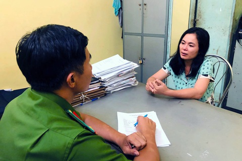 Tạm giữ hình sự 44 người xăm trổ mang hung khí chém nhau để tranh giành đất đai - Ảnh 2. Tạm giữ hình sự 44 người xăm trổ mang hung khí chém nhau để tranh giành đất đai - Ảnh 2.
