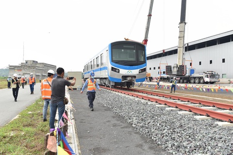 Tàu metro 1 lăn bánh ở depot, tháng 4-2021 sẽ chạy thử từ ngã tư Bình Thái về Long Bình - Ảnh 7. Tàu metro 1 lăn bánh ở depot, tháng 4-2021 sẽ chạy thử từ ngã tư Bình Thái về Long Bình - Ảnh 7.