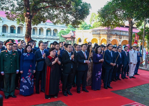 Lãnh đạo Hà Nội dâng hương kỷ niệm 1010 năm Thăng Long - Hà Nội - Ảnh 1. Lãnh đạo Hà Nội dâng hương kỷ niệm 1010 năm Thăng Long - Hà Nội - Ảnh 1.