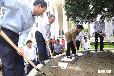 Chủ tịch Quốc hội: Cần phải xây dựng tòa án trang nghiêm - Ảnh 2. Chủ tịch Quốc hội: Cần phải xây dựng tòa án trang nghiêm - Ảnh 2.