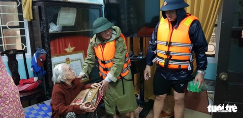 Thủy điện, thủy lợi cùng xả nước, Huế đối mặt lũ lớn hơn mức 20 năm trước - Ảnh 1. Thủy điện, thủy lợi cùng xả nước, Huế đối mặt lũ lớn hơn mức 20 năm trước - Ảnh 1.