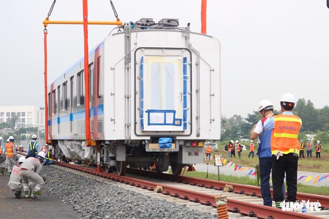 Tàu metro 1 lăn bánh ở depot, tháng 4-2021 sẽ chạy thử từ ngã tư Bình Thái về Long Bình - Ảnh 13. Tàu metro 1 lăn bánh ở depot, tháng 4-2021 sẽ chạy thử từ ngã tư Bình Thái về Long Bình - Ảnh 13.