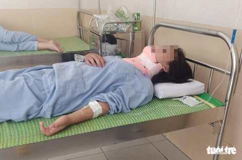 Nữ sinh lớp 8 ở Hà Nội phải nhập viện sau khi bị bạn đánh, đạp tàn nhẫn - Ảnh 1. Nữ sinh lớp 8 ở Hà Nội phải nhập viện sau khi bị bạn đánh, đạp tàn nhẫn - Ảnh 1.