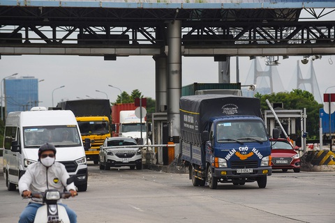 Bị áp hạn chót, thu phí không dừng phải chạy nước rút - Ảnh 4. Bị áp hạn chót, thu phí không dừng phải chạy nước rút - Ảnh 4.