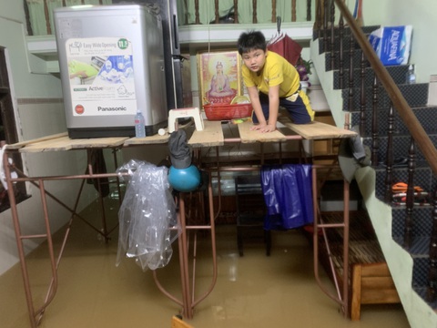Phố cổ Hội An báo động dân sơ tán phòng lũ vượt báo động 3 - Ảnh 13. Phố cổ Hội An báo động dân sơ tán phòng lũ vượt báo động 3 - Ảnh 13.