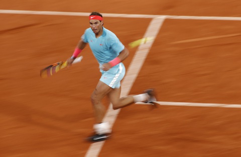 Thắng gọn Djokovic, Nadal lần thứ 20 vô địch Grand Slam - Ảnh 3. Thắng gọn Djokovic, Nadal lần thứ 20 vô địch Grand Slam - Ảnh 3.