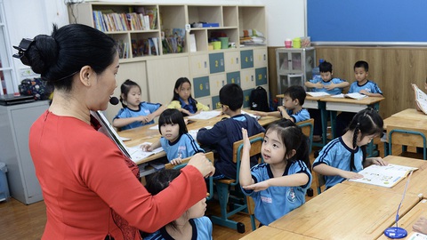 Biên soạn sách giáo khoa cần phải khoa học và nghiêm túc hơn - Ảnh 1. Biên soạn sách giáo khoa cần phải khoa học và nghiêm túc hơn - Ảnh 1.