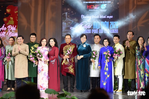 Lung linh sắc màu đêm khai mạc Lễ hội áo dài 2020 - Ảnh 10. Lung linh sắc màu đêm khai mạc Lễ hội áo dài 2020 - Ảnh 10.