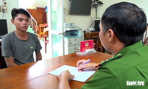 Bắt khẩn cấp nghi phạm mang súng đi đòi nợ và bắn chỉ thiên ở nhà người yêu cũ - Ảnh 1. Bắt khẩn cấp nghi phạm mang súng đi đòi nợ và bắn chỉ thiên ở nhà người yêu cũ - Ảnh 1.