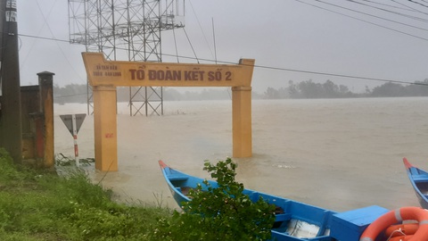 Quảng Nam: Lũ chưa rút, bão sắp vào, dân lo lắng - Ảnh 5. Quảng Nam: Lũ chưa rút, bão sắp vào, dân lo lắng - Ảnh 5.