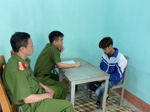Đâm chết 2 cụ già bằng hàng chục nhát dao để lấy tiền chơi game - Ảnh 1. Đâm chết 2 cụ già bằng hàng chục nhát dao để lấy tiền chơi game - Ảnh 1.