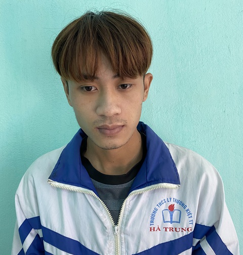 Đâm chết 2 cụ già bằng hàng chục nhát dao để lấy tiền chơi game - Ảnh 3. Đâm chết 2 cụ già bằng hàng chục nhát dao để lấy tiền chơi game - Ảnh 3.