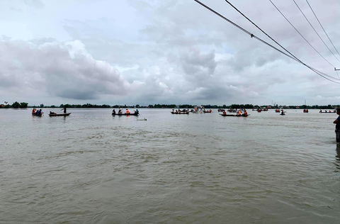 Trượt chân ngã xuống vùng nước sâu, hai học sinh chết đuối - Ảnh 2. Trượt chân ngã xuống vùng nước sâu, hai học sinh chết đuối - Ảnh 2.