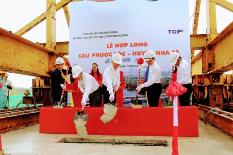Hợp long cầu Phước Lộc sau 8 năm vướng mặt bằng - Ảnh 1. Hợp long cầu Phước Lộc sau 8 năm vướng mặt bằng - Ảnh 1.