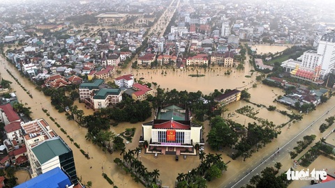 Bộ Quốc phòng sẽ đưa quân và khí tài vào Huế hỗ trợ dân vùng lũ lớn - Ảnh 1. Bộ Quốc phòng sẽ đưa quân và khí tài vào Huế hỗ trợ dân vùng lũ lớn - Ảnh 1.
