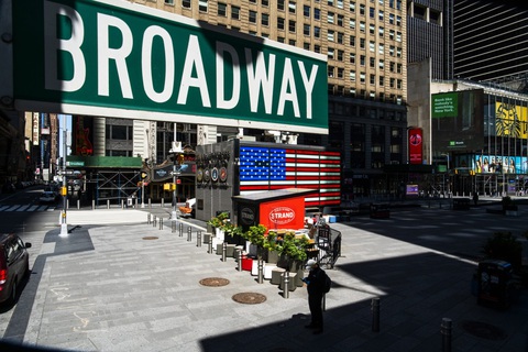 Sân khấu Broadway phải đóng cửa tới Hè 2021 vì đại dịch COVID-19 - Ảnh 1. Sân khấu Broadway phải đóng cửa tới Hè 2021 vì đại dịch COVID-19 - Ảnh 1.