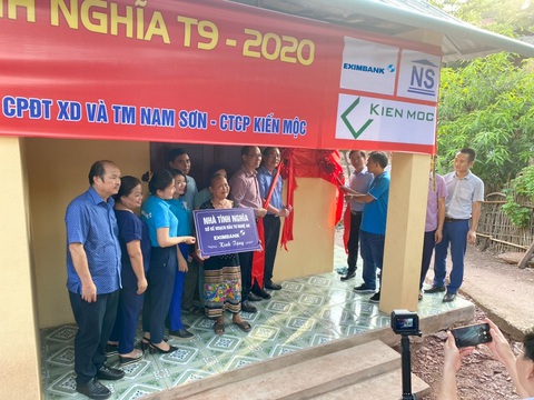 Eximbank trao tặng nhà tình nghĩa tại huyện Kỳ Sơn, Nghệ An - Ảnh 1. Eximbank trao tặng nhà tình nghĩa tại huyện Kỳ Sơn, Nghệ An - Ảnh 1.