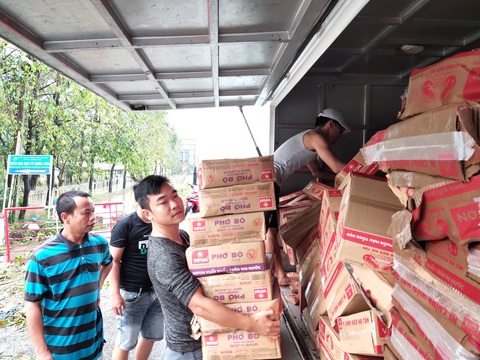 Làng mạc xứ Huế vẫn đang chìm trong cơn lũ lịch sử - Ảnh 10. Làng mạc xứ Huế vẫn đang chìm trong cơn lũ lịch sử - Ảnh 10.