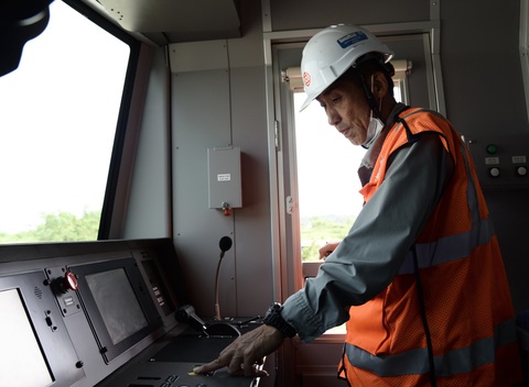 Bí thư Nguyễn Thiện Nhân trải nghiệm tàu metro số 1 - Ảnh 9. Bí thư Nguyễn Thiện Nhân trải nghiệm tàu metro số 1 - Ảnh 9.