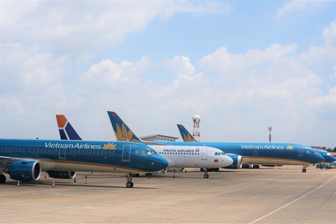 Vì sao Vietnam Airlines lỗ hơn 10.700 tỉ đồng vẫn còn tiền hoạt động? - Ảnh 1. Vì sao Vietnam Airlines lỗ hơn 10.700 tỉ đồng vẫn còn tiền hoạt động? - Ảnh 1.