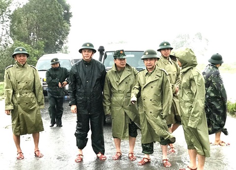 Phó thủ tướng Trịnh Đình Dũng chỉ đạo công tác cứu hộ tại thủy điện Rào Trăng 3 - Ảnh 2. Phó thủ tướng Trịnh Đình Dũng chỉ đạo công tác cứu hộ tại thủy điện Rào Trăng 3 - Ảnh 2.