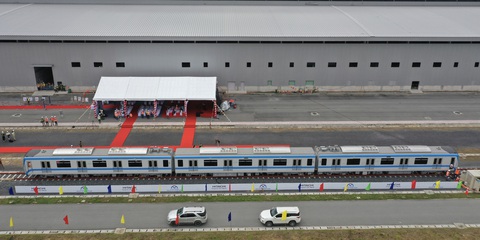 Bí thư Nguyễn Thiện Nhân trải nghiệm tàu metro số 1 - Ảnh 6. Bí thư Nguyễn Thiện Nhân trải nghiệm tàu metro số 1 - Ảnh 6.